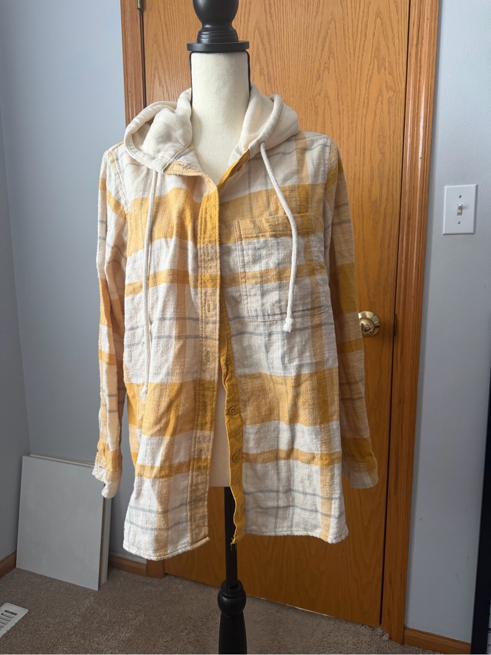 American Eagle Outfitters Yellow & Cream Plaid Hooded Flannel